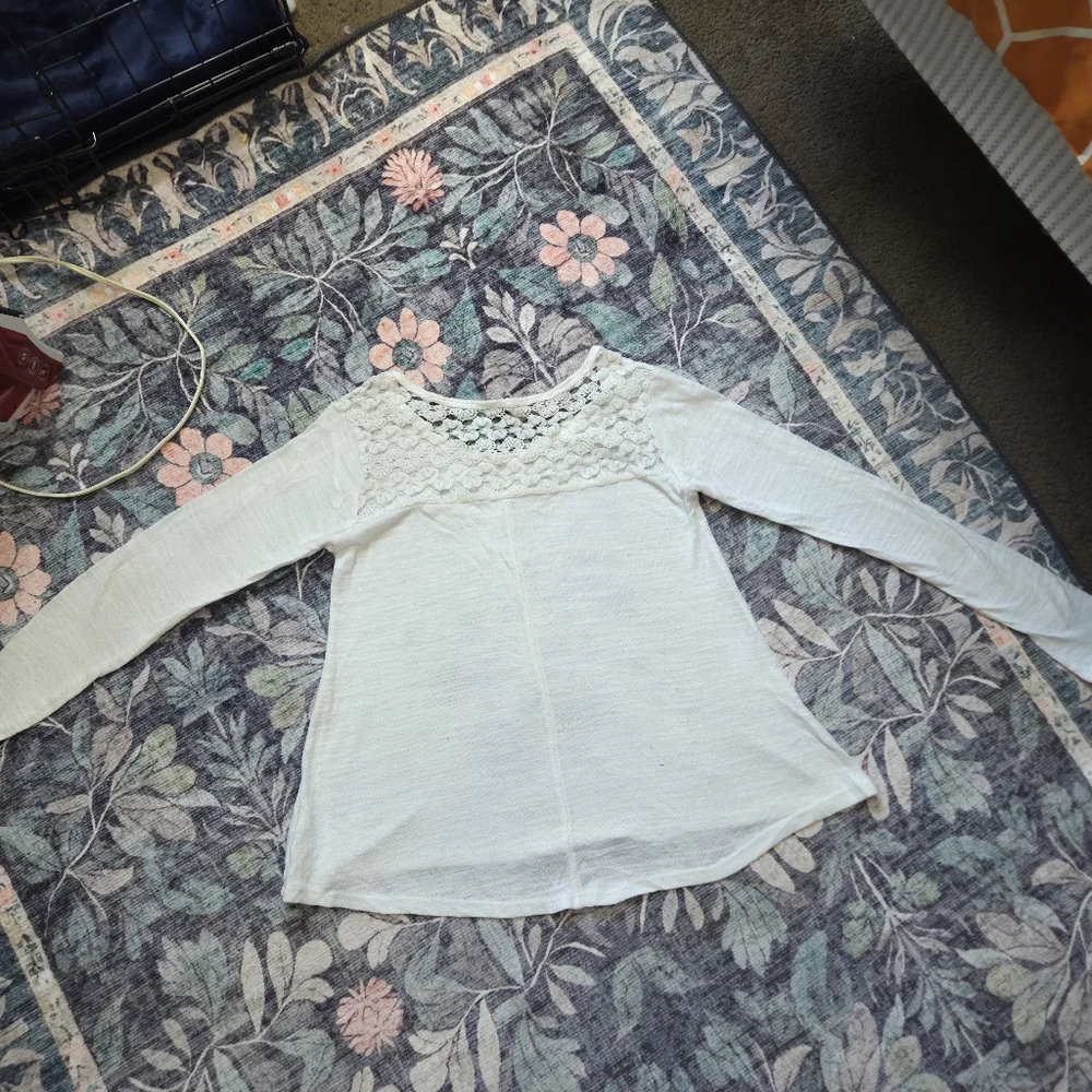 Aeropostale Women's White Graphic  Long Sleeve Blouse XS Crochet Accent. Y2K